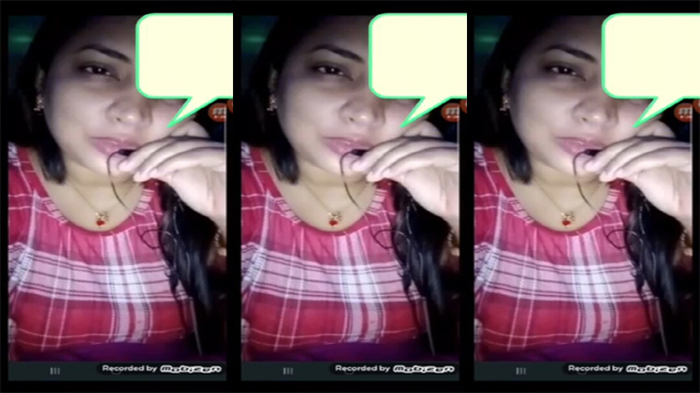 Beautiful Bhabi Showing Bigboobs