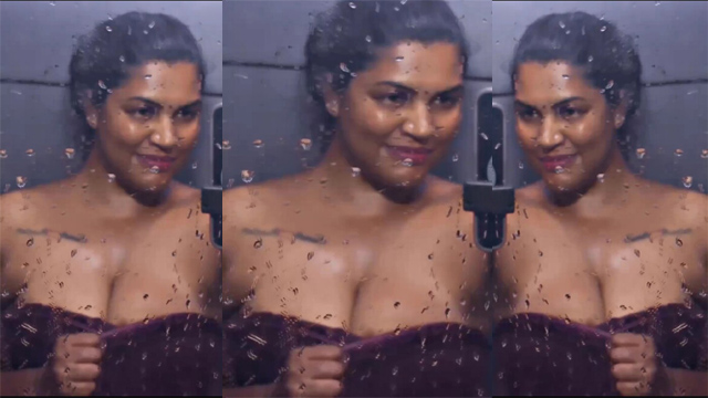 Mallu Makeup Artist Reshma – Insta Exclusive Boobs Show