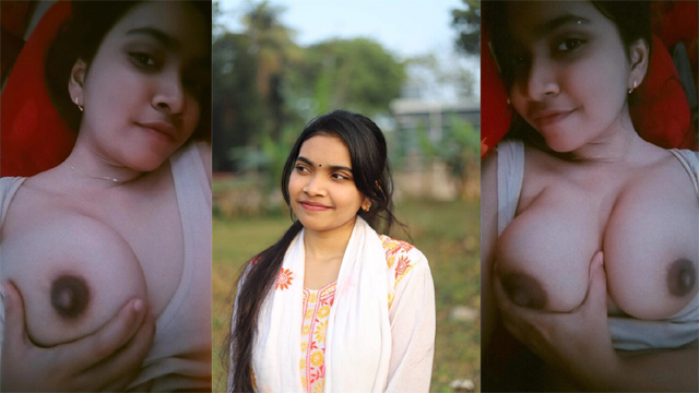 Desi Hot Tanker GF Pressing Boobs