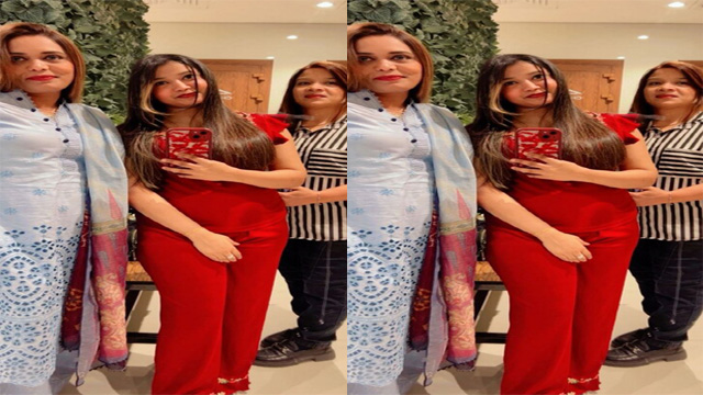 Sexy Indian Hot Wife Showing Asshole Fingering Video