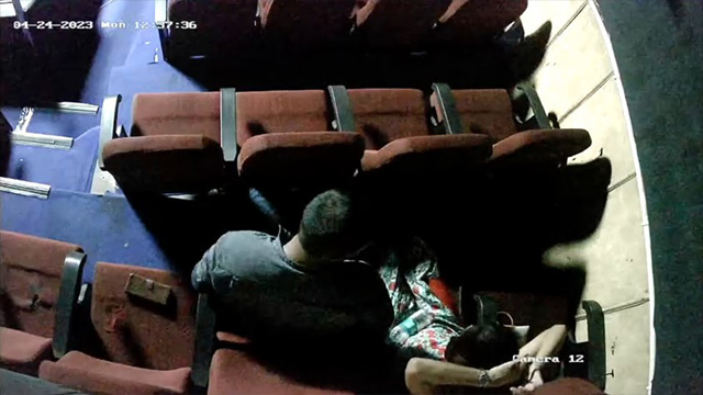 Couple in Theatre Giving Blowjob Boobs Sucking Viral Watch